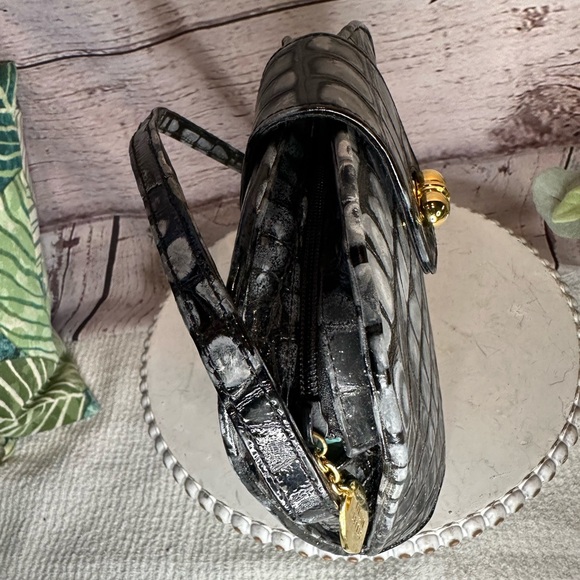 Stuart Weitzman Women’s Black and Grey Embossed Croc Leather Shoulder Bag - Picture 6 of 14